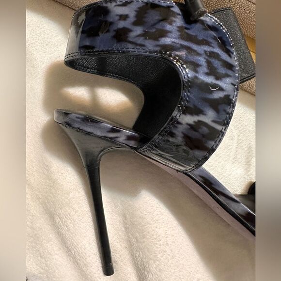 Donald Pliner Patent Leather
Electric Ankle Cuff Sandal/Heel Shoe
Stiletto sz:8M - Picture 11 of 14